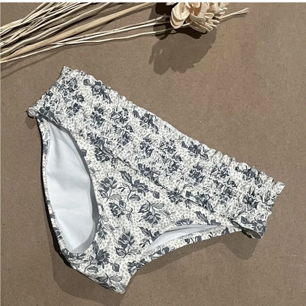 NWOT Rylee + Cru Smocked Swim Bottoms 4-5 Y